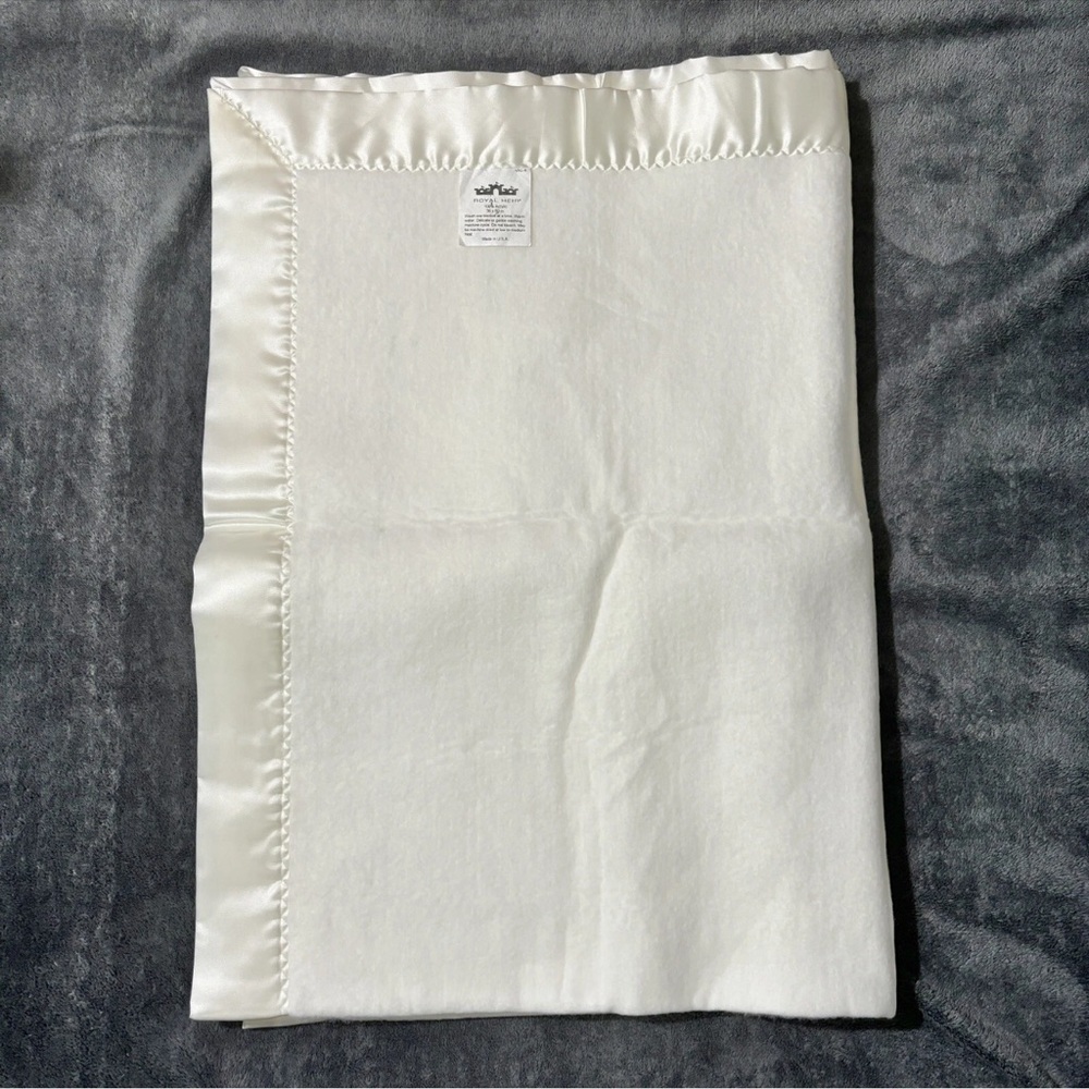 Vintage Satin Trim Crib Baby Blanket 36” X 50” White Acrylic Infant Royal Heir
